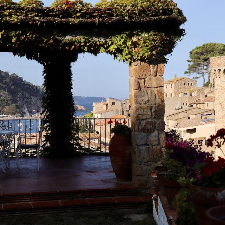 Outdoor terrace seating suitable for families in Rome